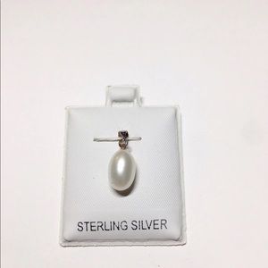 Freshwater pearl pendent
